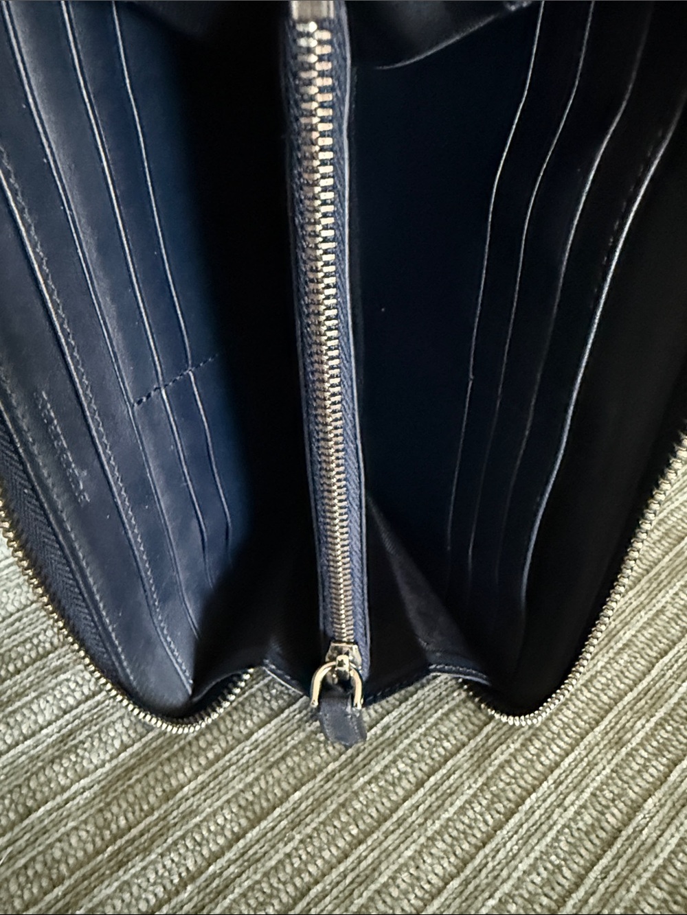 Burberry woman’s Black Solid Zip-Around Long Wallet with Credit Card Slots - Picture 9 of 11